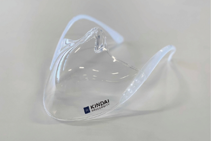 プラスチック製の飛沫防止マウスシールド「近大マスク」の製作と寄贈（理工学部、文芸学部、経営学部）